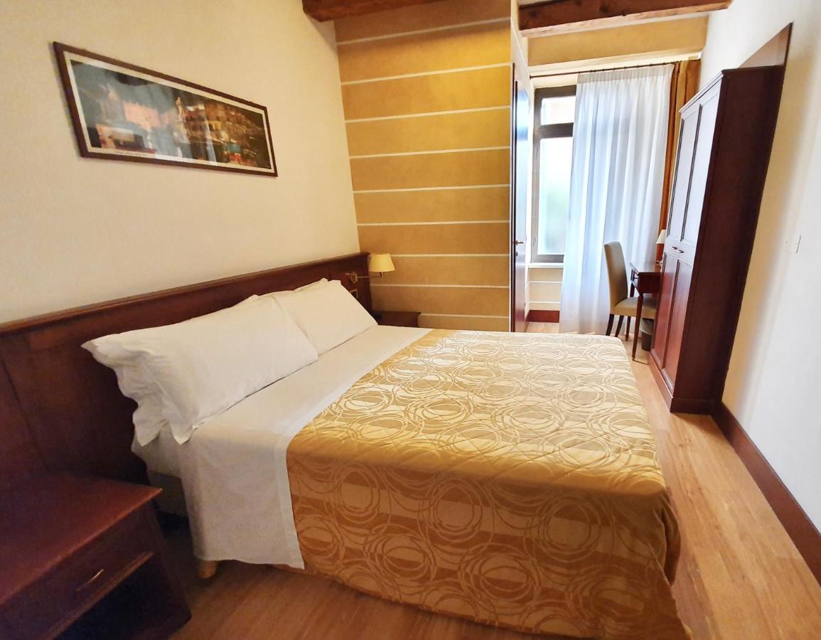 Hotel Aurora Верона Екстер'єр фото