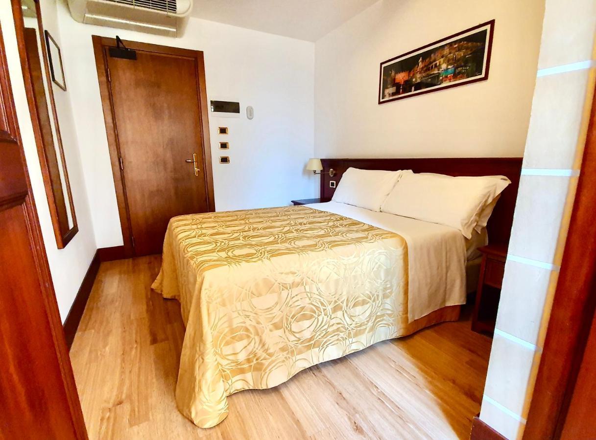 Hotel Aurora Верона Екстер'єр фото