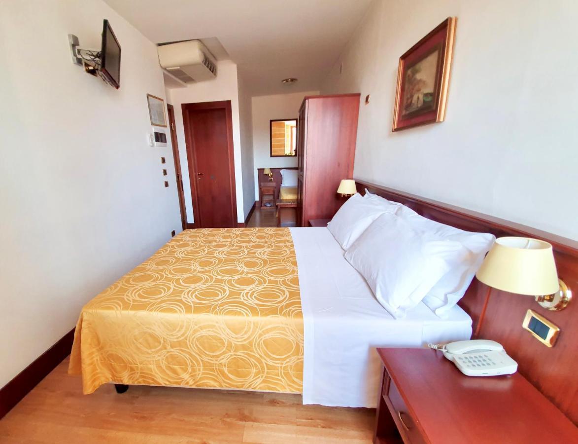 Hotel Aurora Верона Екстер'єр фото